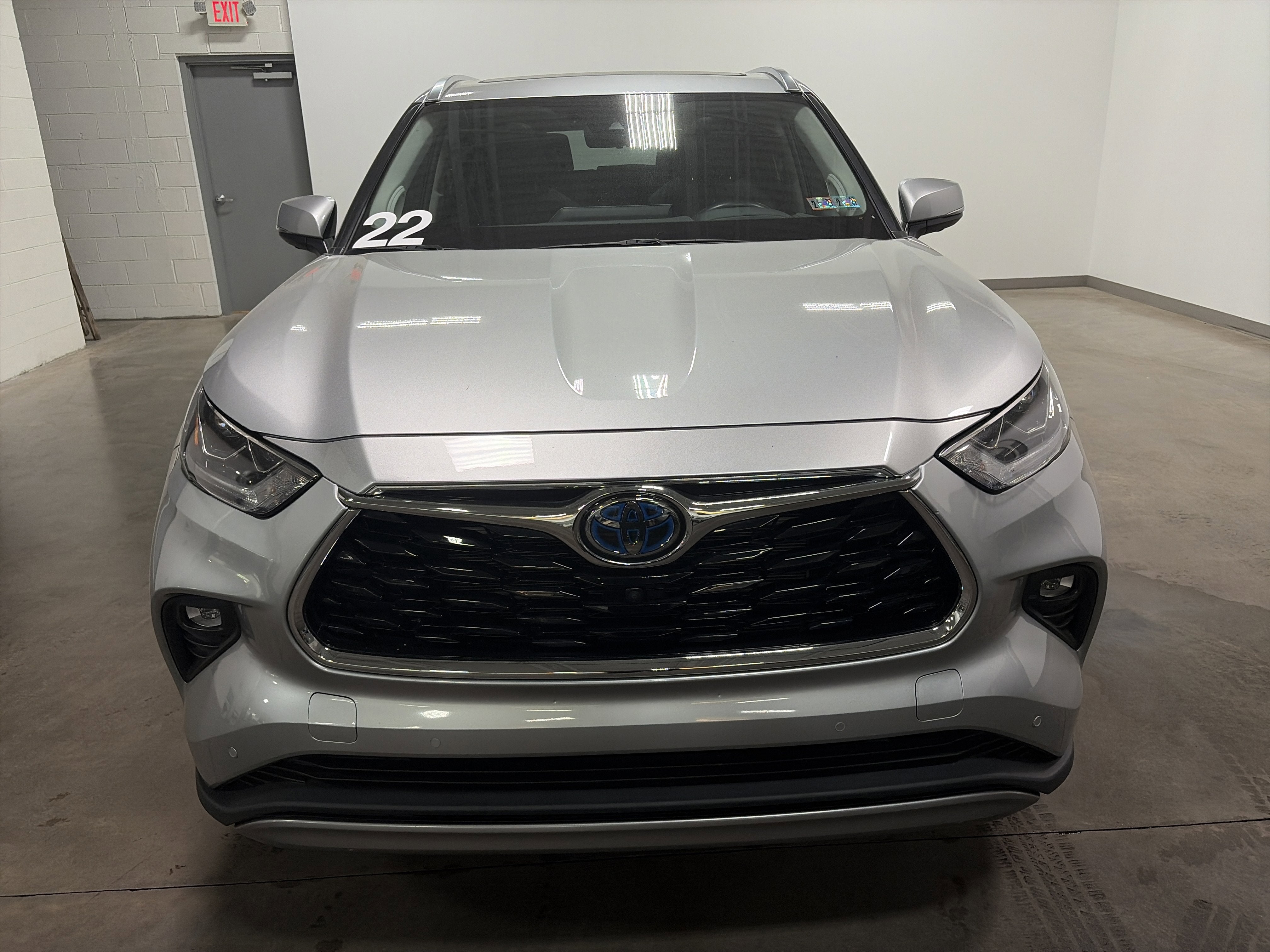 2022 Toyota Highlander Hybrid Platinum