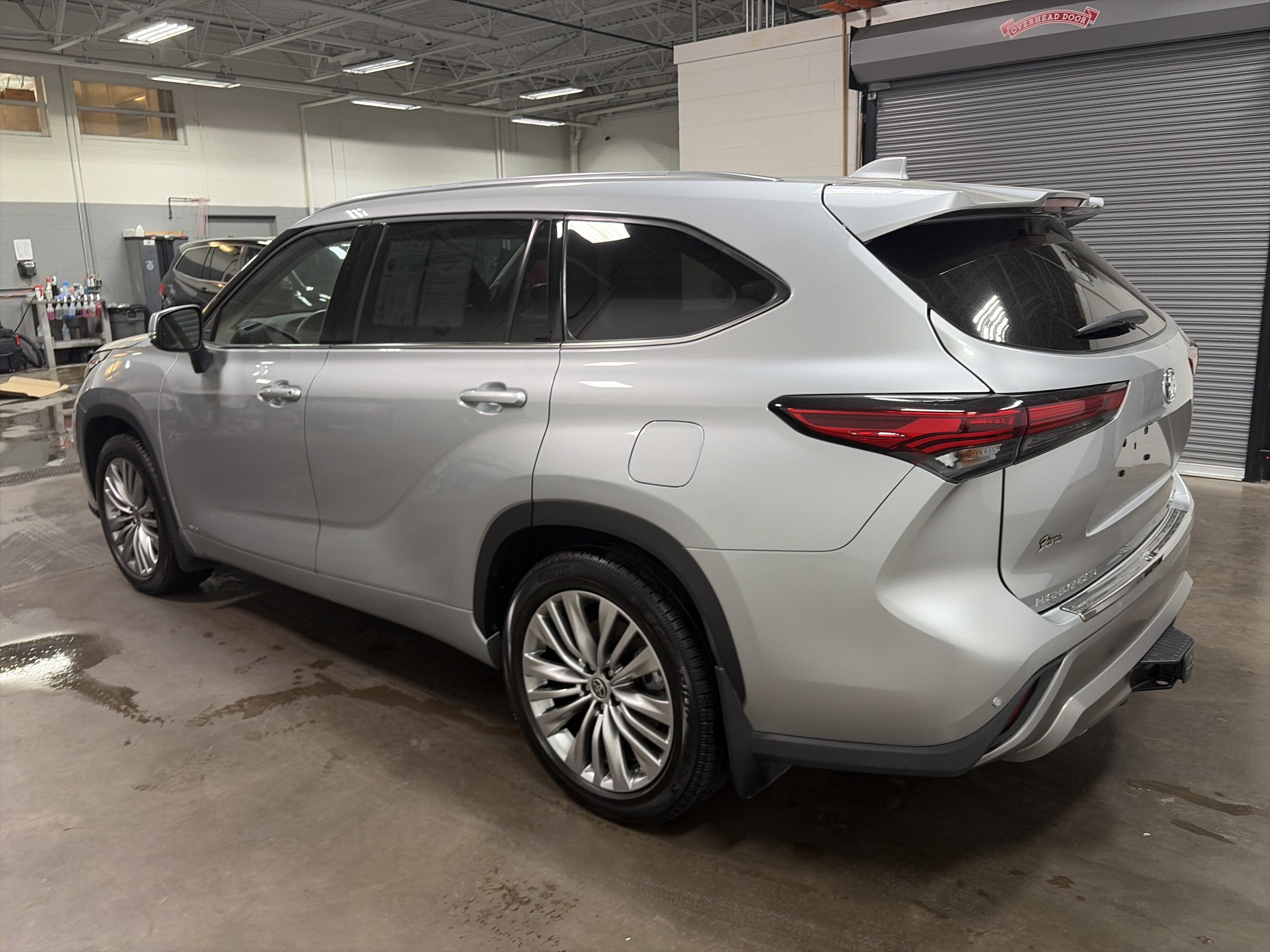 2022 Toyota Highlander Hybrid Platinum