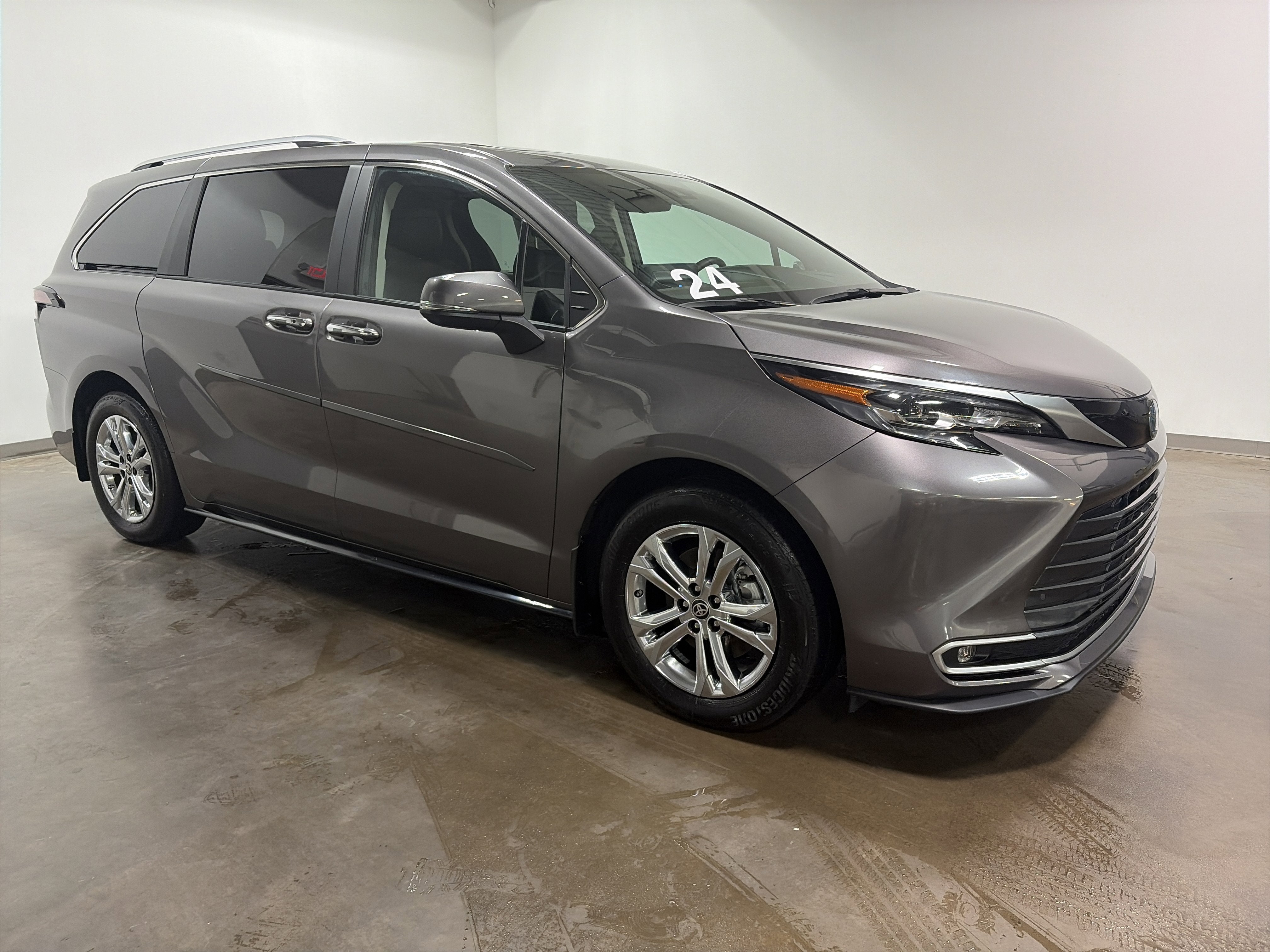2024 Toyota Sienna Platinum