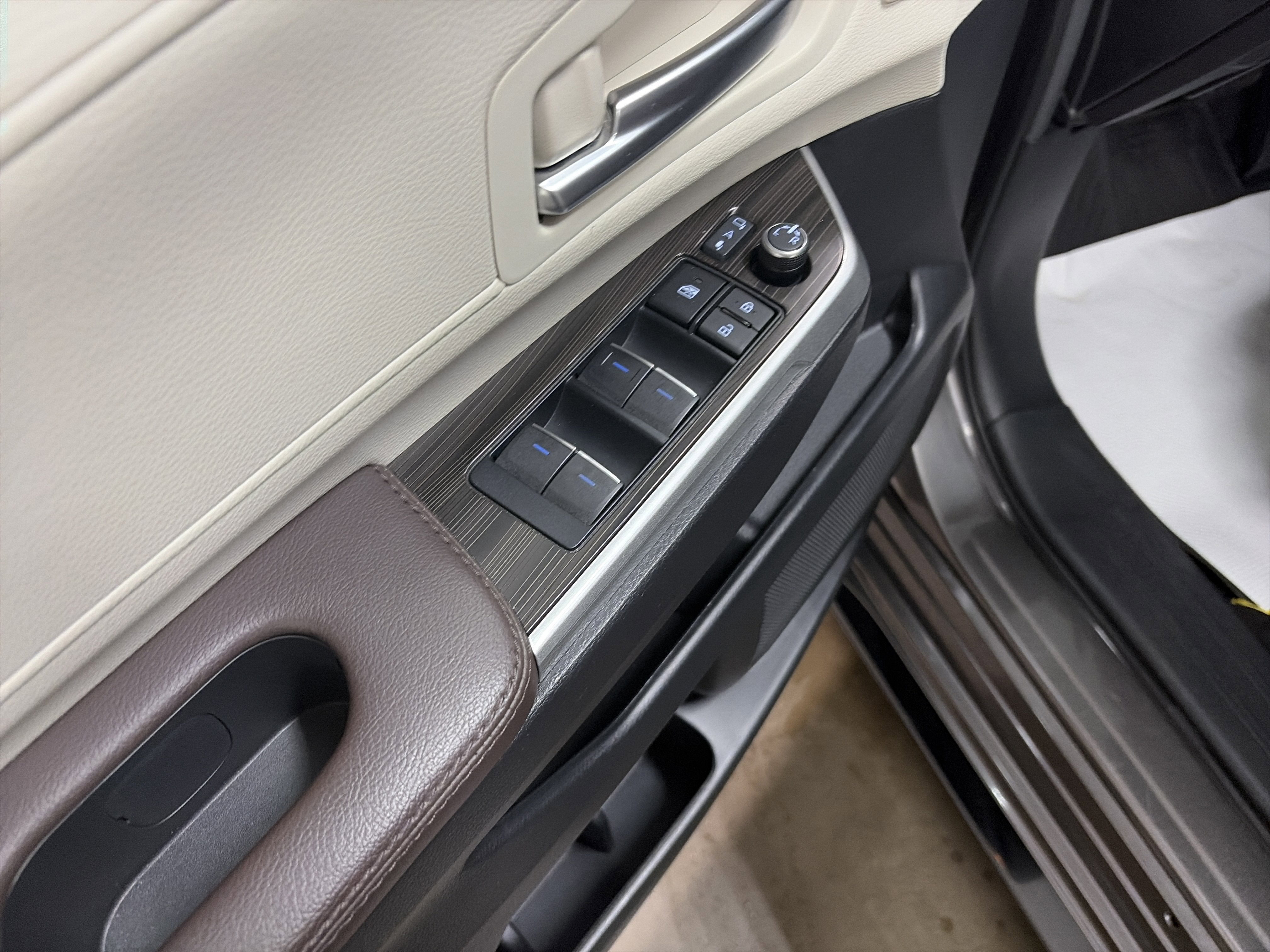 2024 Toyota Sienna Platinum