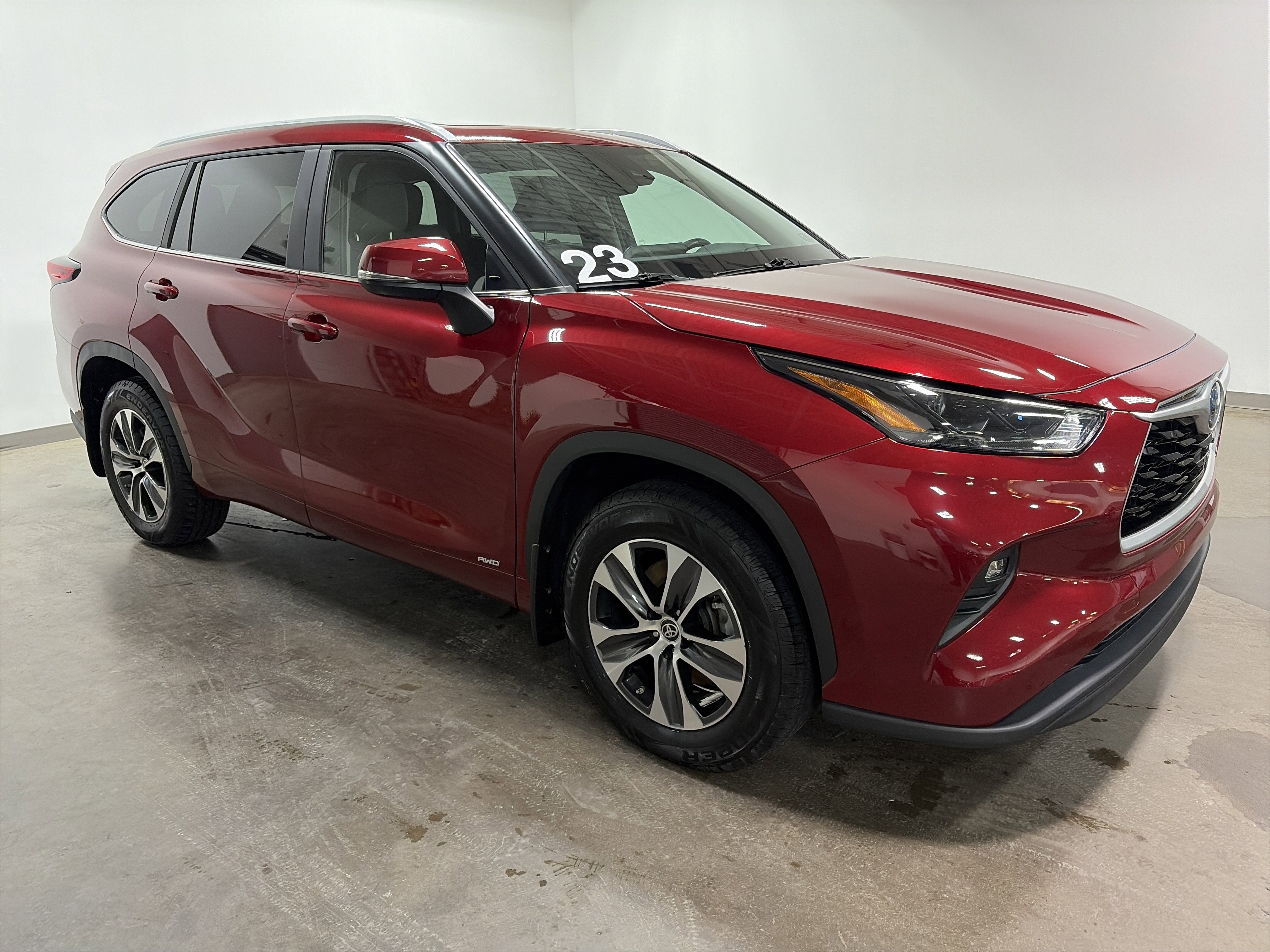 2023 Toyota Highlander Hybrid XLE