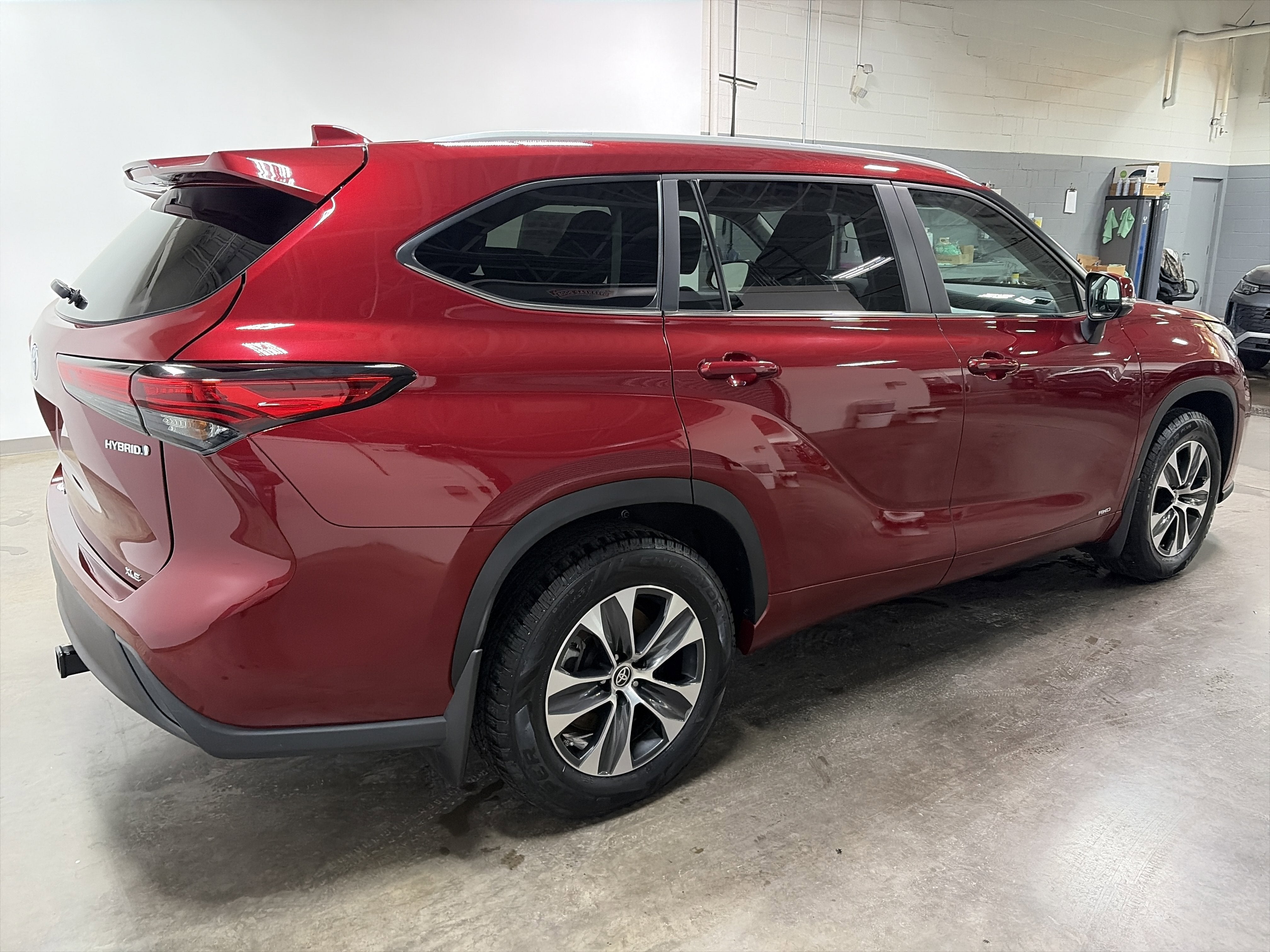 2023 Toyota Highlander Hybrid XLE