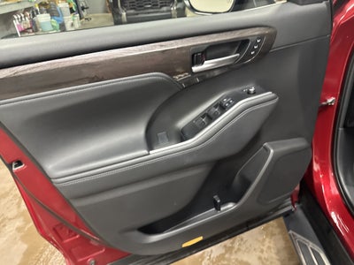 2023 Toyota Highlander Platinum