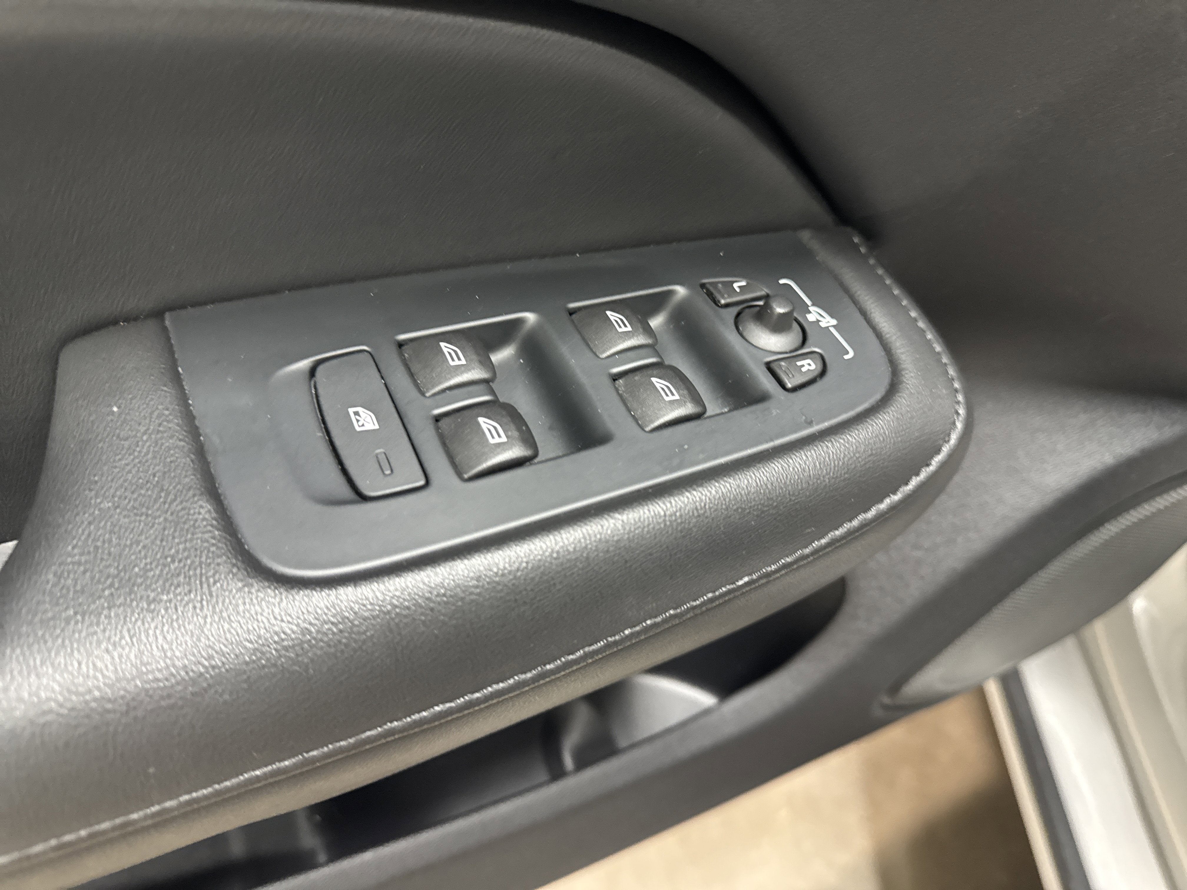 2024 Volvo S60 Core Dark Theme