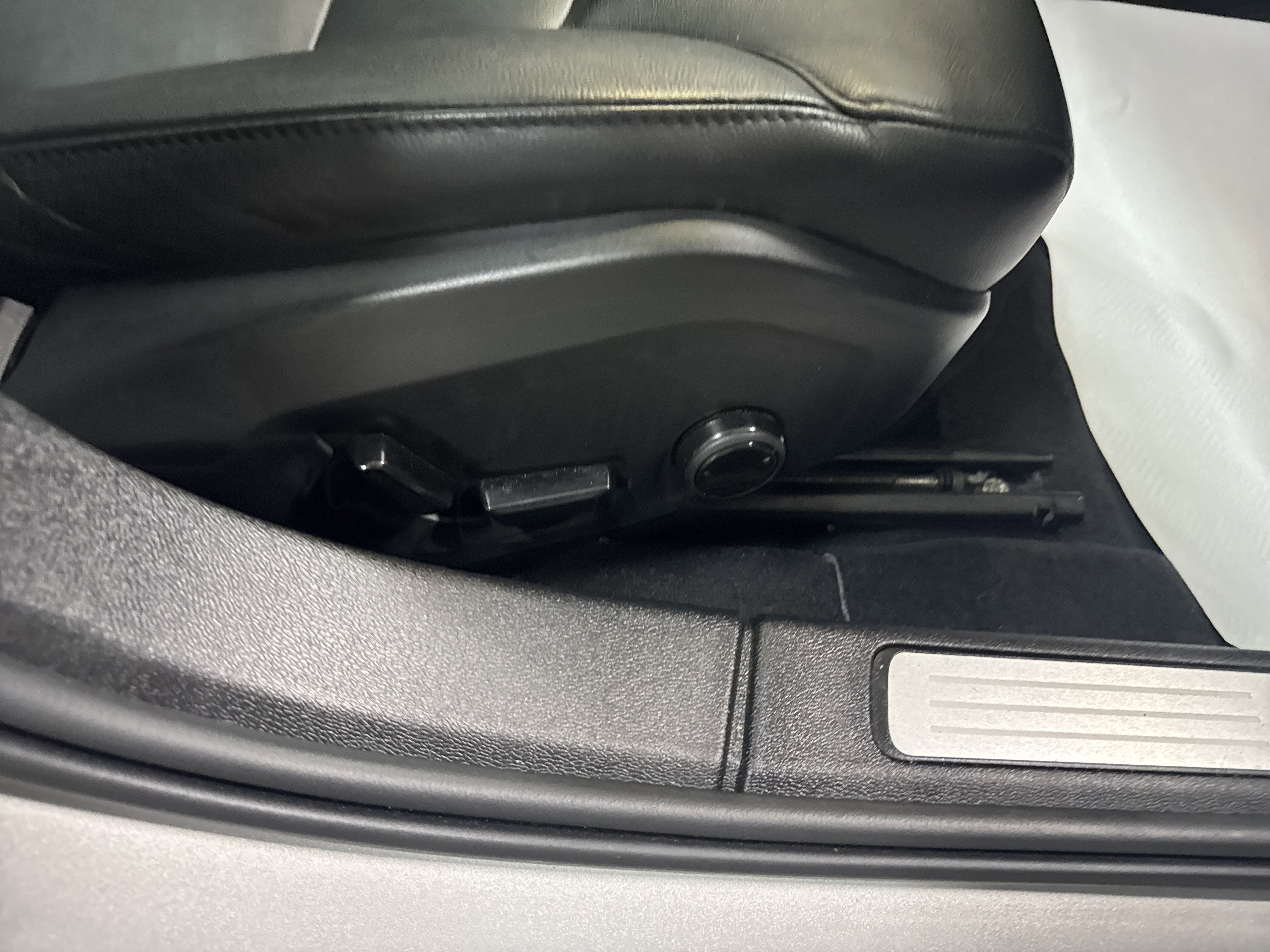 2024 Volvo S60 Core Dark Theme