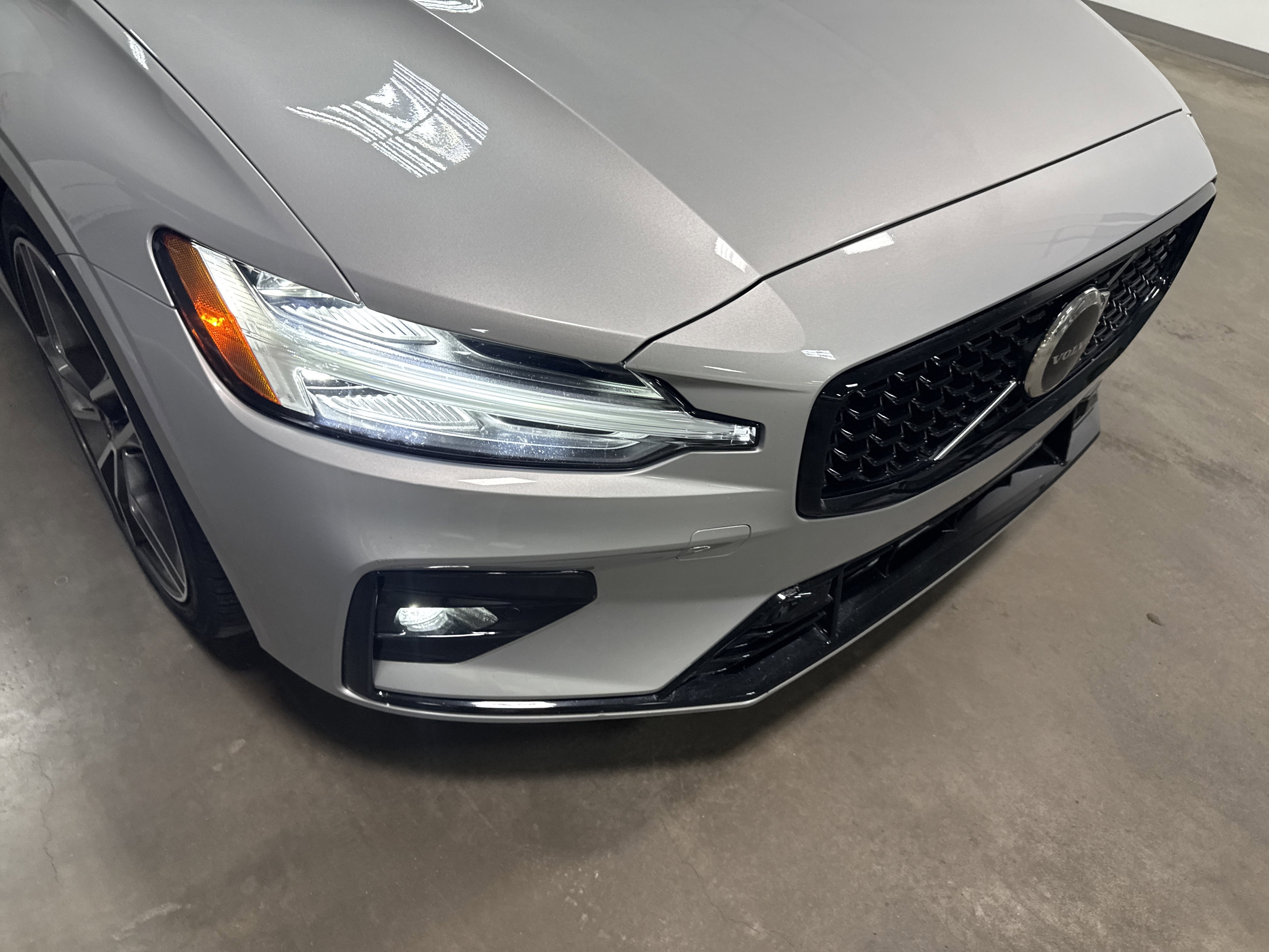 2024 Volvo S60 Core Dark Theme