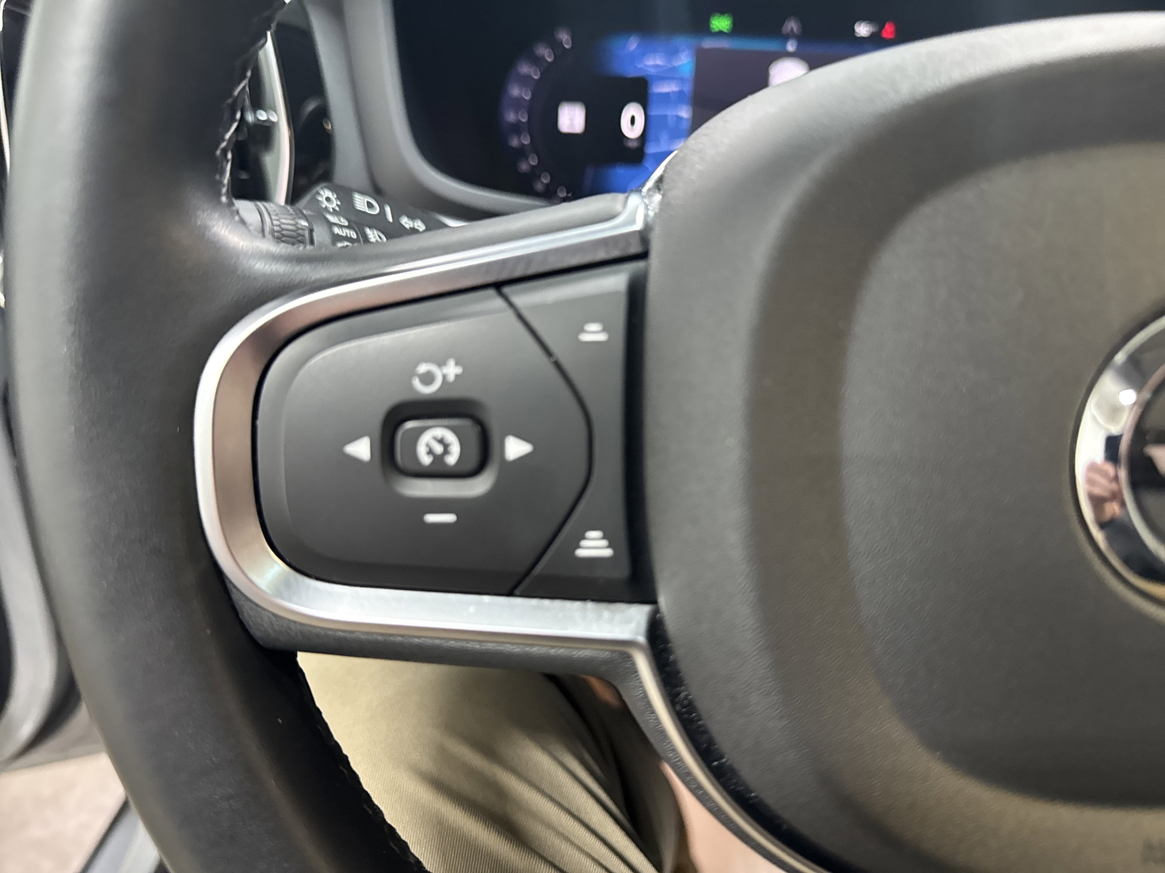 2024 Volvo S60 Core Dark Theme
