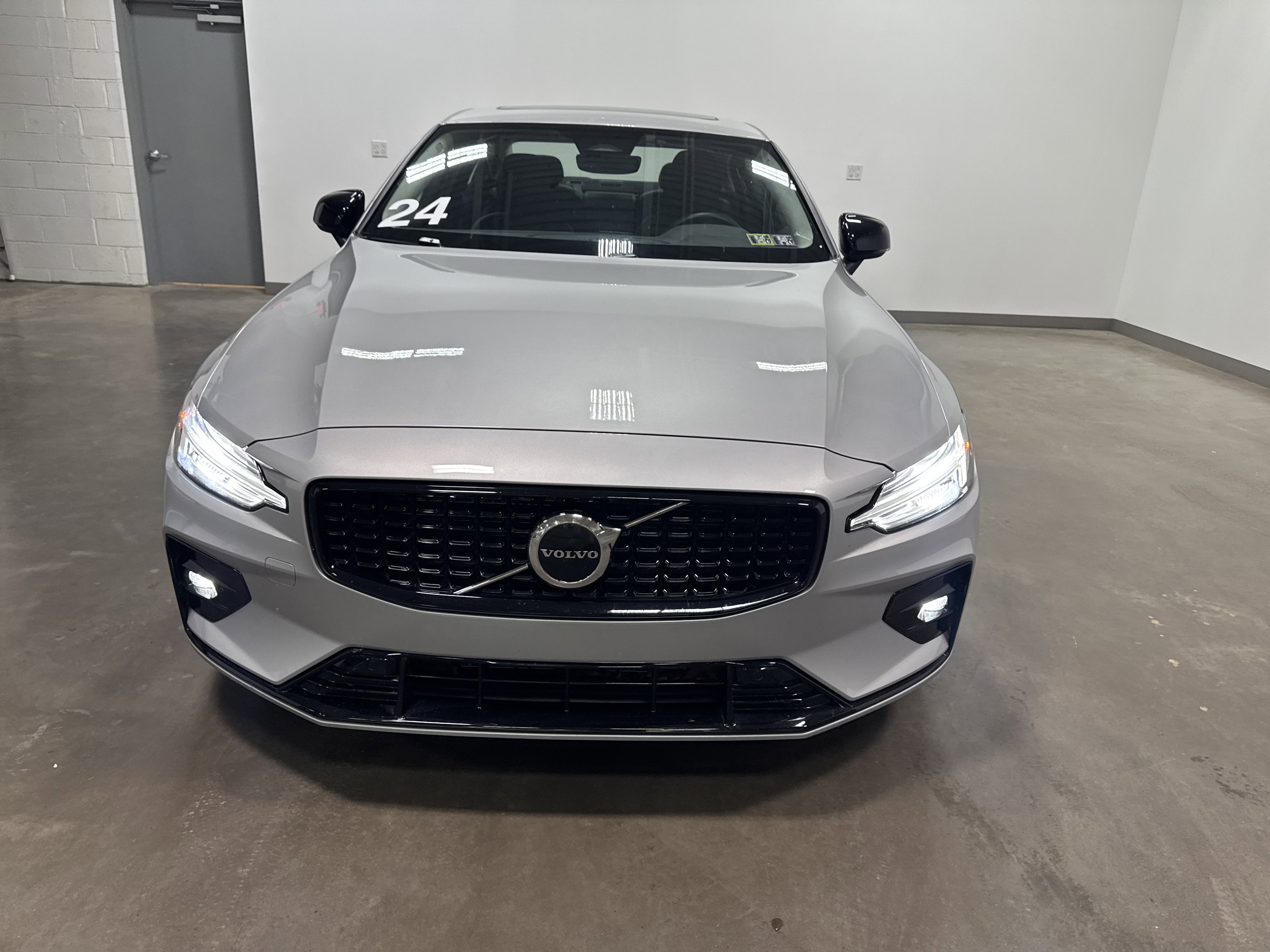 2024 Volvo S60 Core Dark Theme