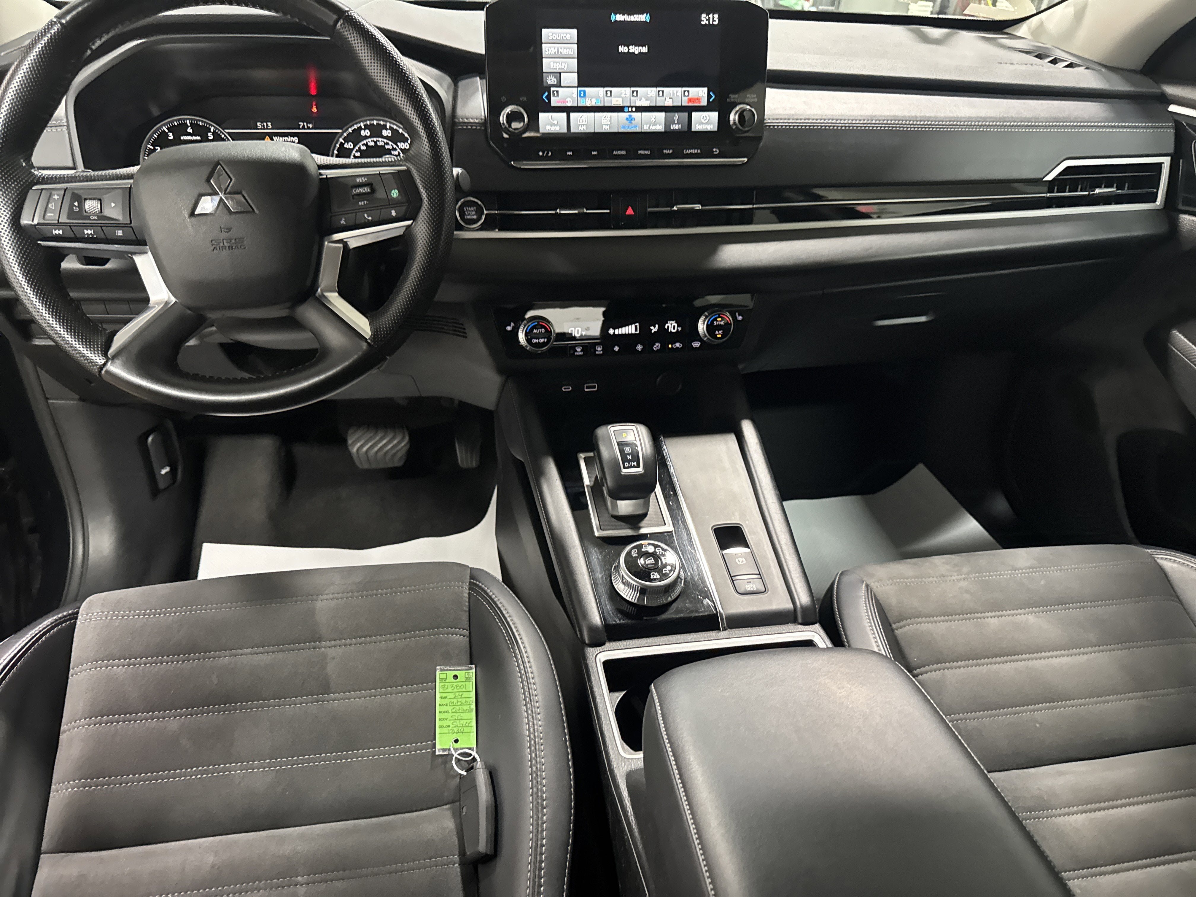 2024 Mitsubishi Outlander SE