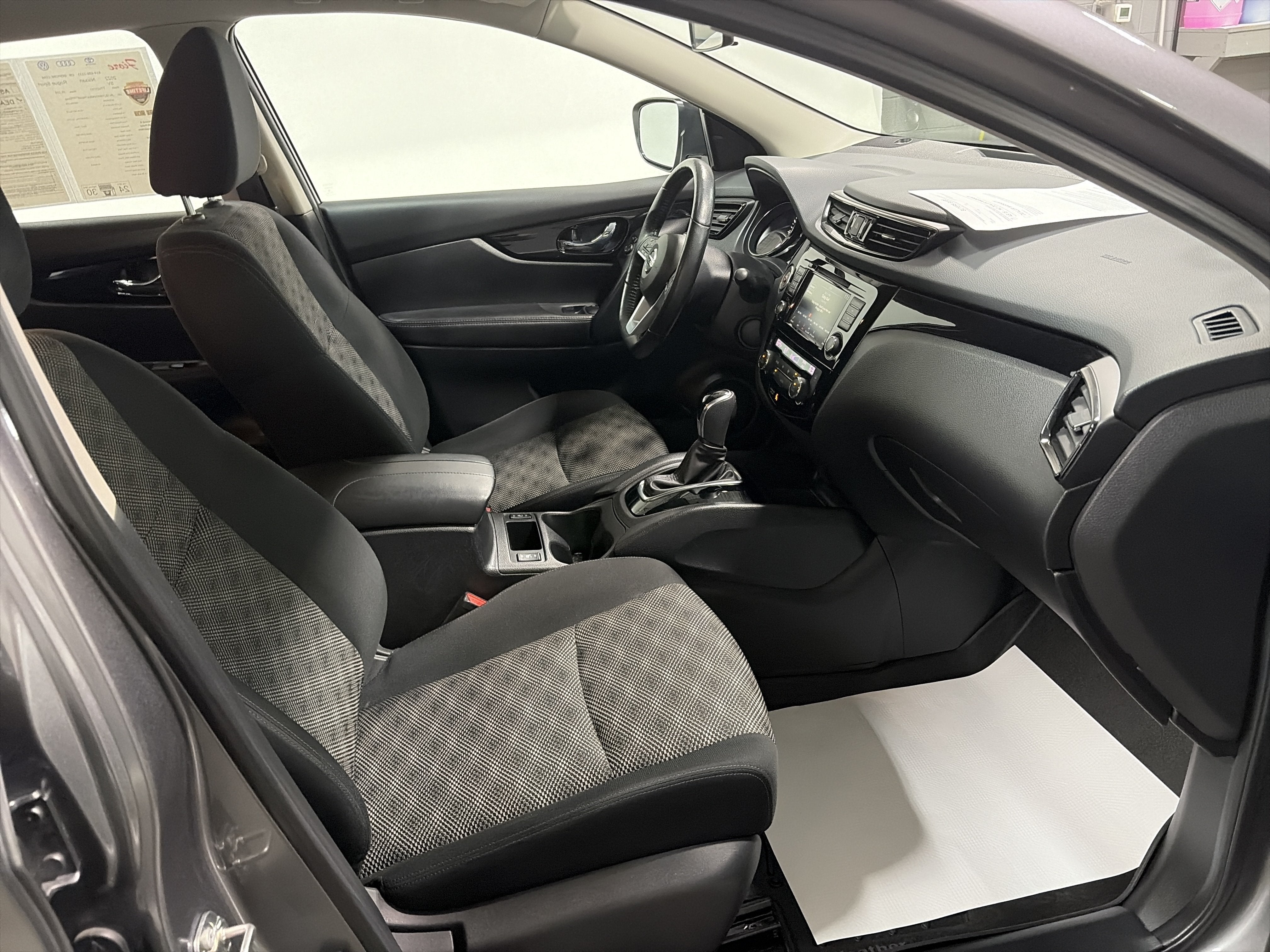 2022 Nissan Rogue Sport SV