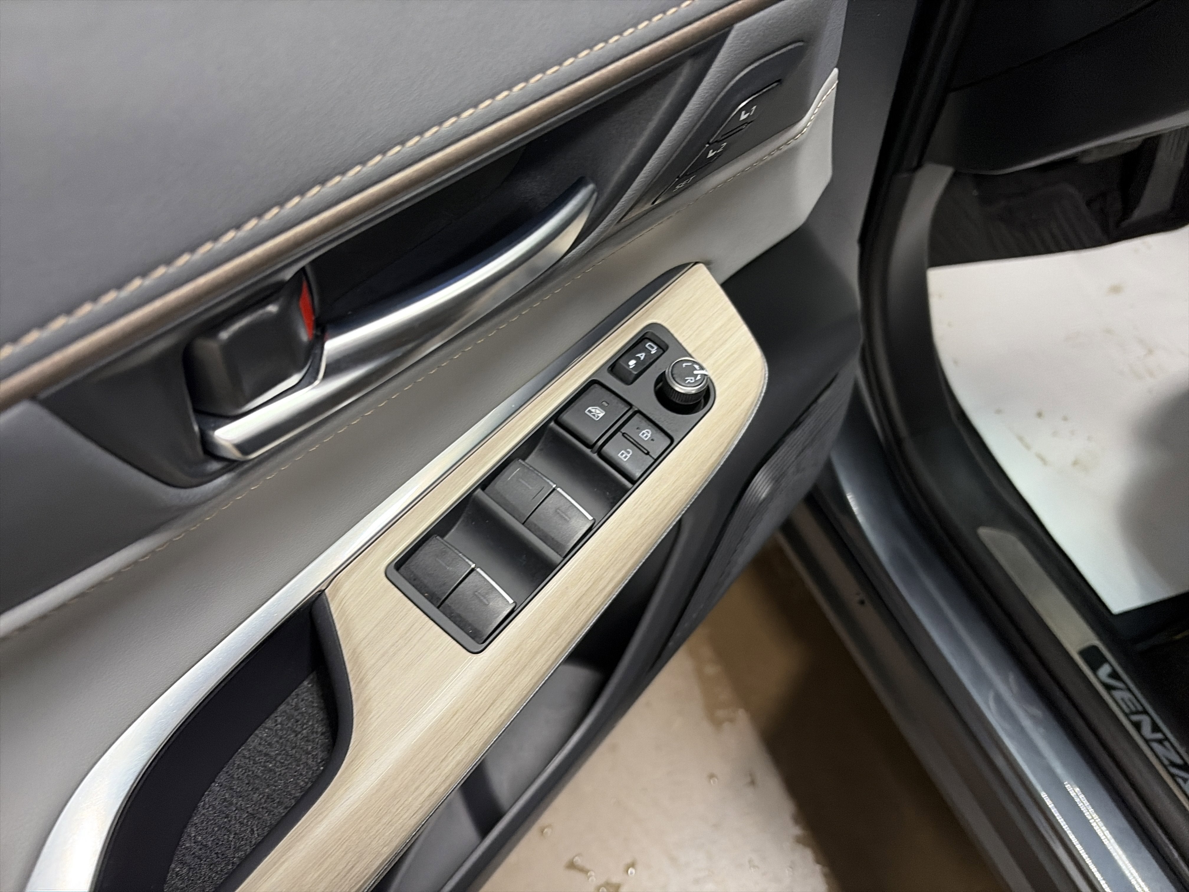 2024 Toyota Venza XLE