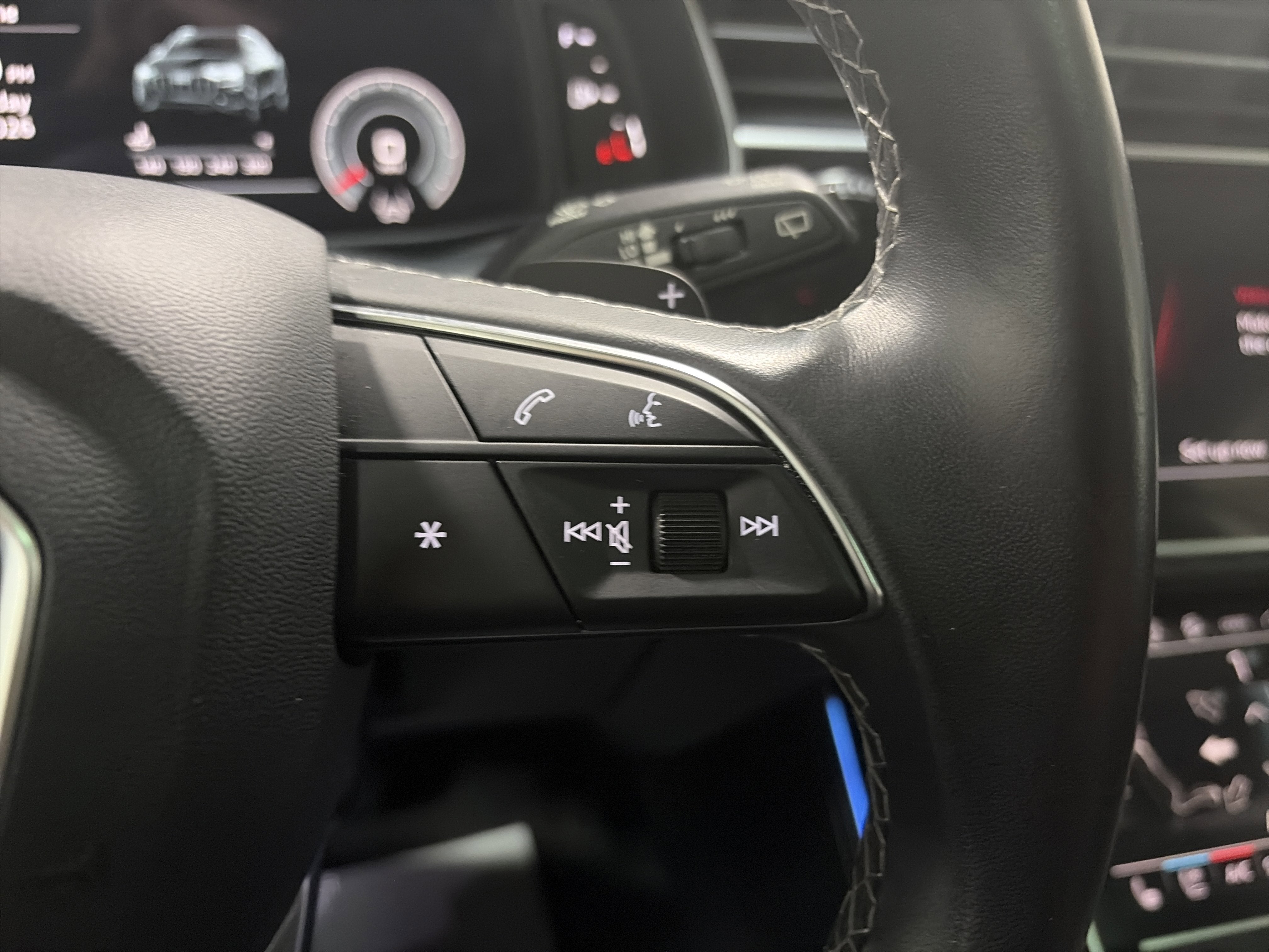 2023 Audi Q8 Premium Plus